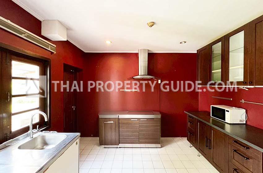 House with Shared Pool in Bangnatrad 